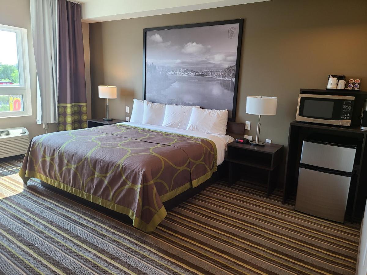 Super 8 By Wyndham Thompson Hotel Buitenkant foto
