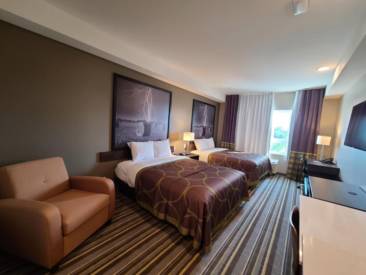 Super 8 By Wyndham Thompson Hotel Buitenkant foto