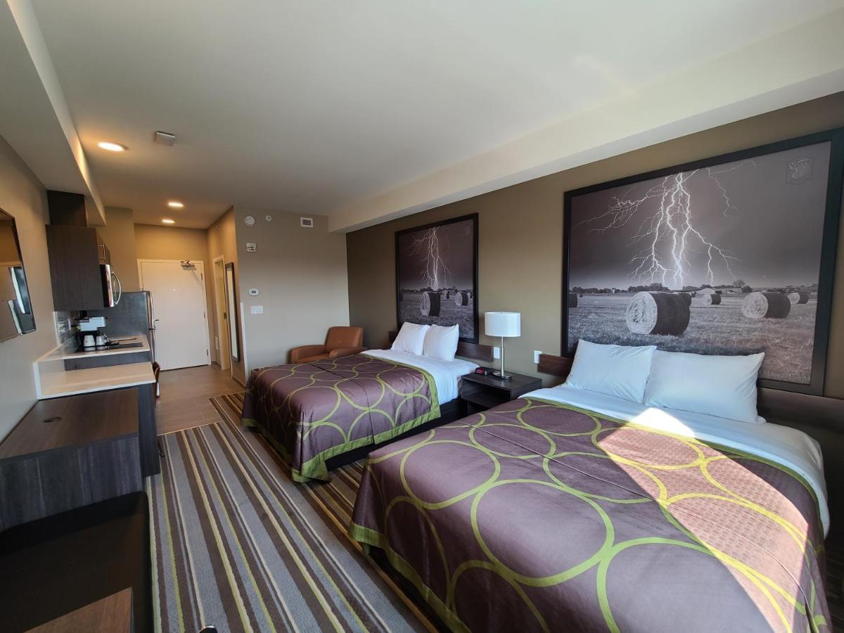 Super 8 By Wyndham Thompson Hotel Buitenkant foto