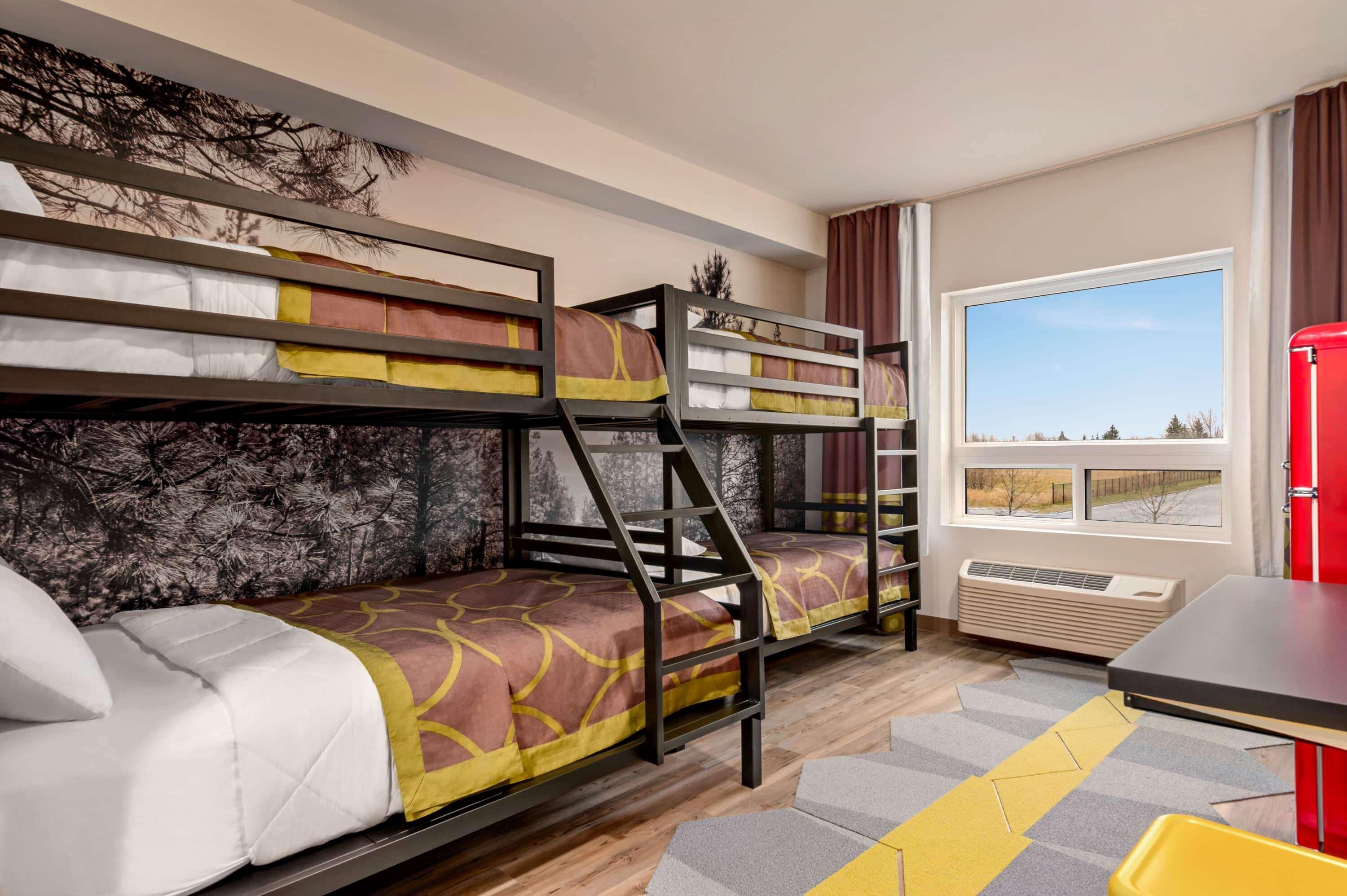 Super 8 By Wyndham Thompson Hotel Buitenkant foto